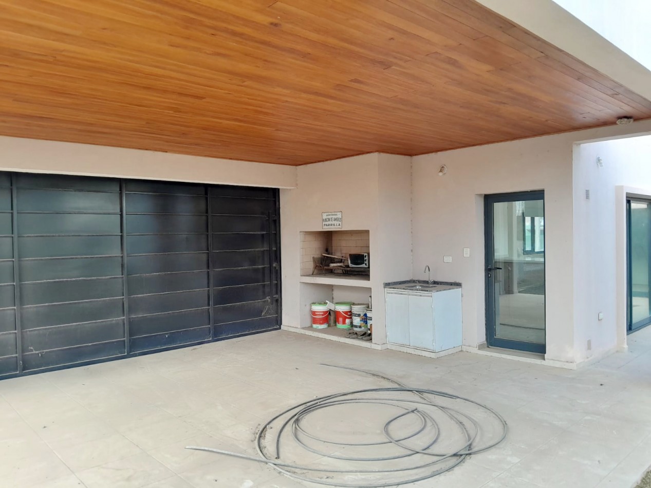 VENDO CASA 2 DORM. VILLA CATALINA. APTO CREDITO!!!