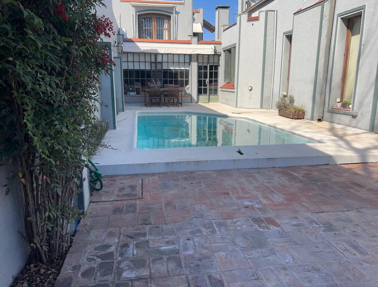 VENDO CASA COLONIAL DE 4 DORM. C/PILETA. VENADO TUERTO.