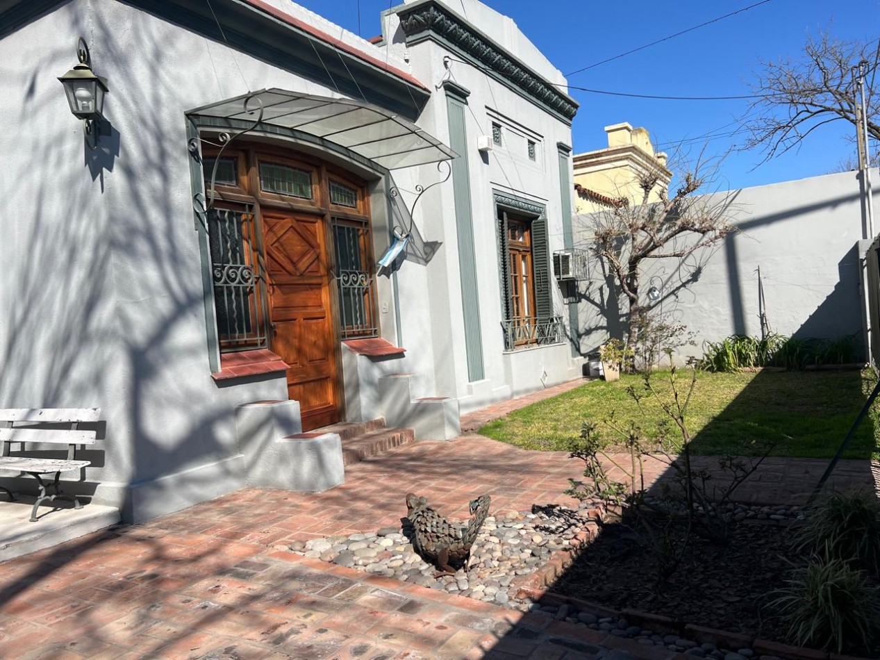 VENDO CASA COLONIAL DE 4 DORM. C/PILETA. VENADO TUERTO.