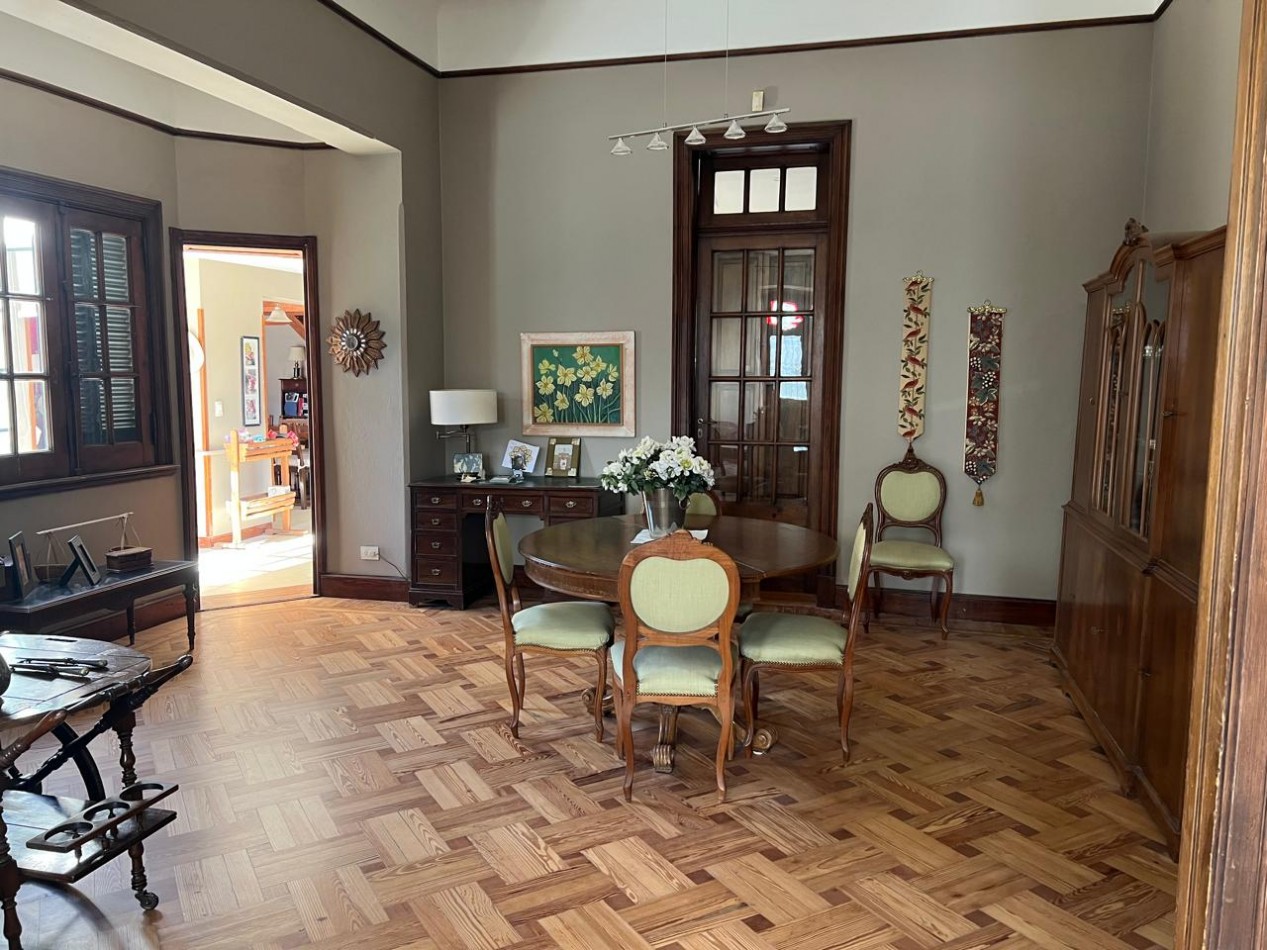 VENDO CASA COLONIAL DE 4 DORM. C/PILETA. VENADO TUERTO.