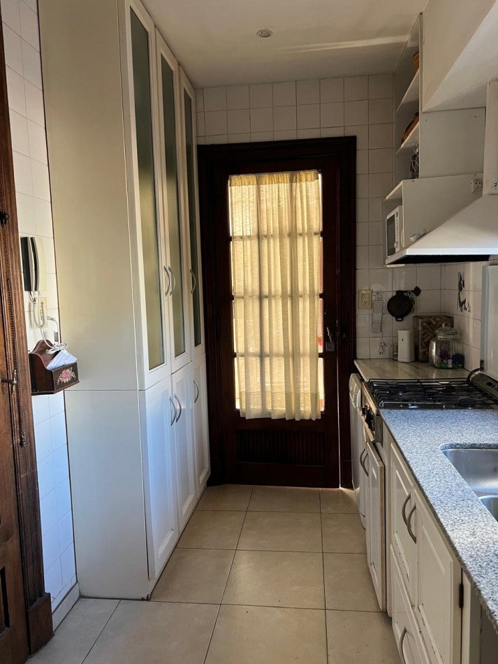 VENDO CASA COLONIAL DE 4 DORM. C/PILETA. VENADO TUERTO.