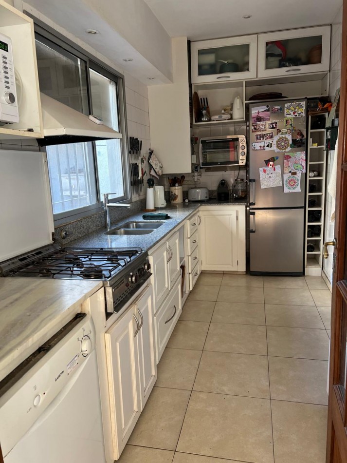 VENDO CASA COLONIAL DE 4 DORM. C/PILETA. VENADO TUERTO.