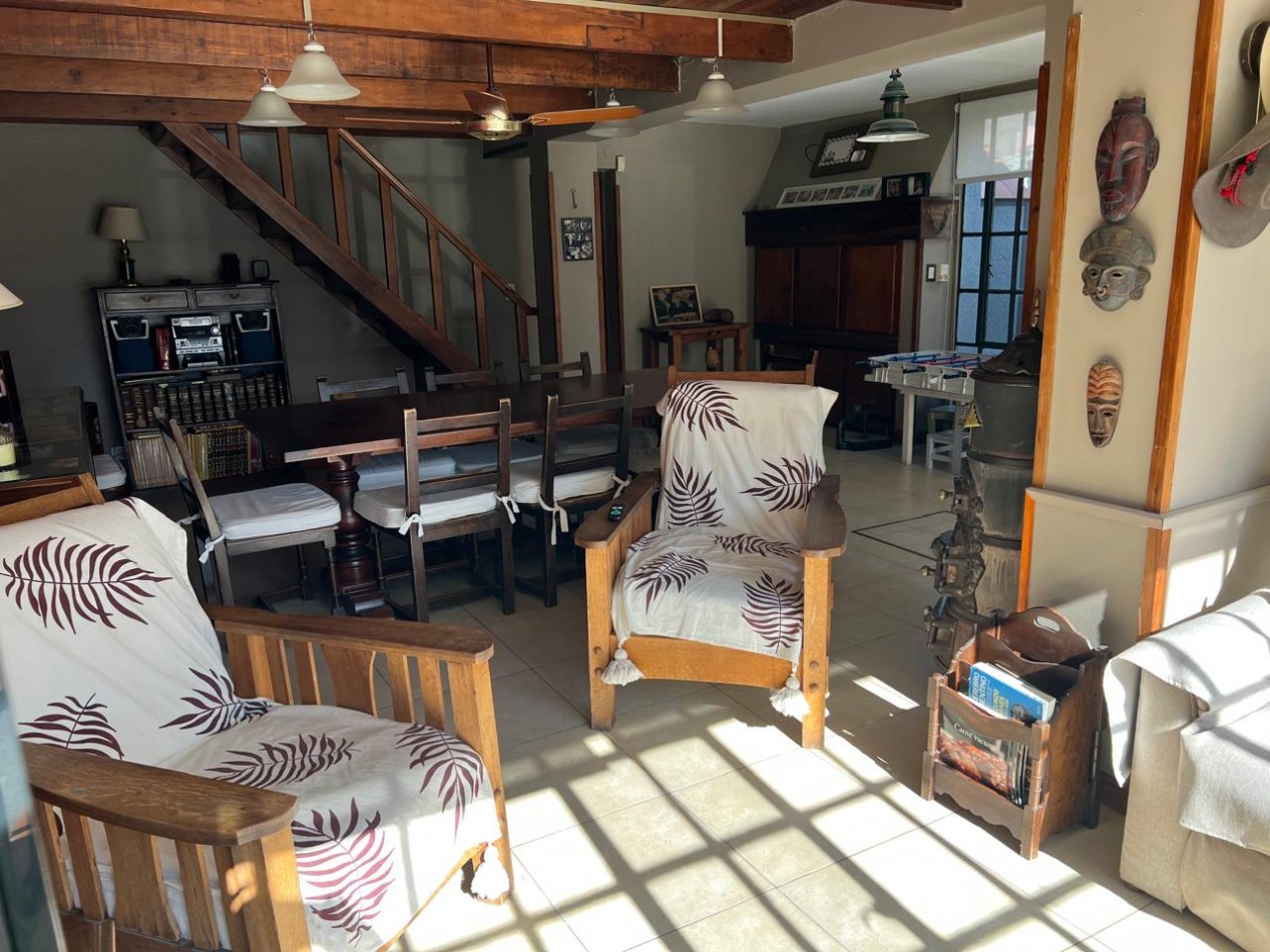 VENDO CASA COLONIAL DE 4 DORM. C/PILETA. VENADO TUERTO.