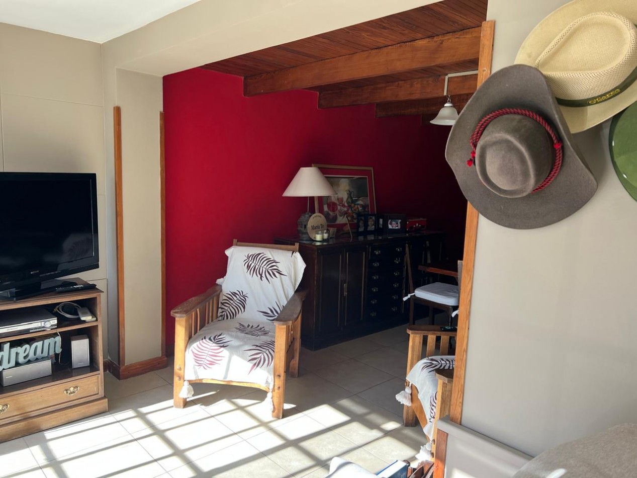 VENDO CASA COLONIAL DE 4 DORM. C/PILETA. VENADO TUERTO.