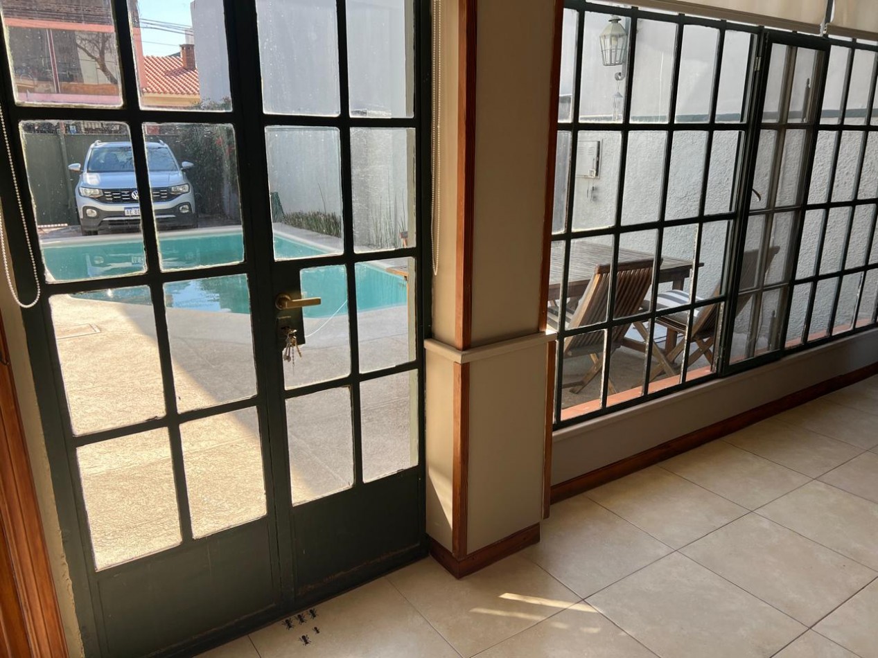 VENDO CASA COLONIAL DE 4 DORM. C/PILETA. VENADO TUERTO.