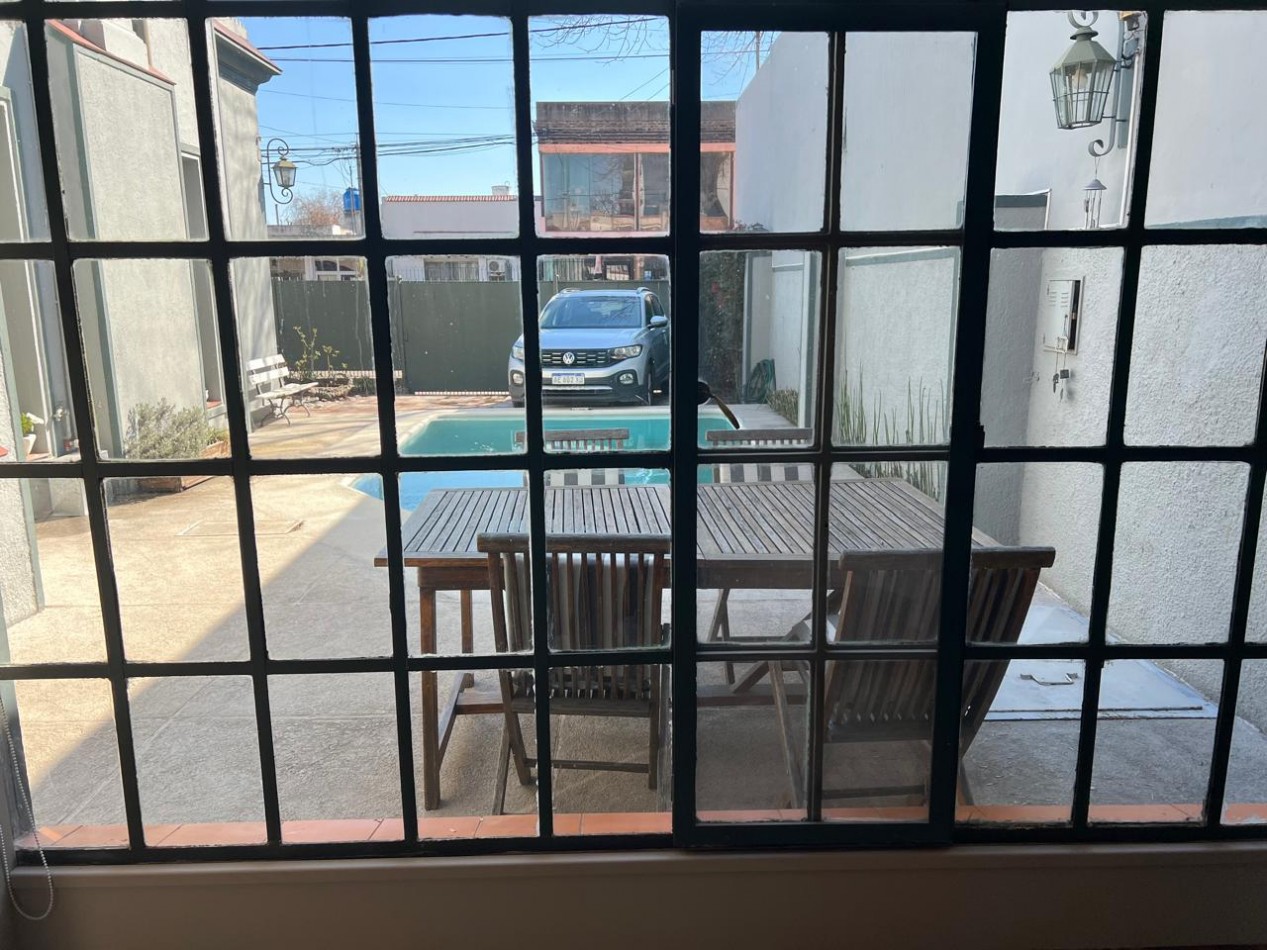 VENDO CASA COLONIAL DE 4 DORM. C/PILETA. VENADO TUERTO.