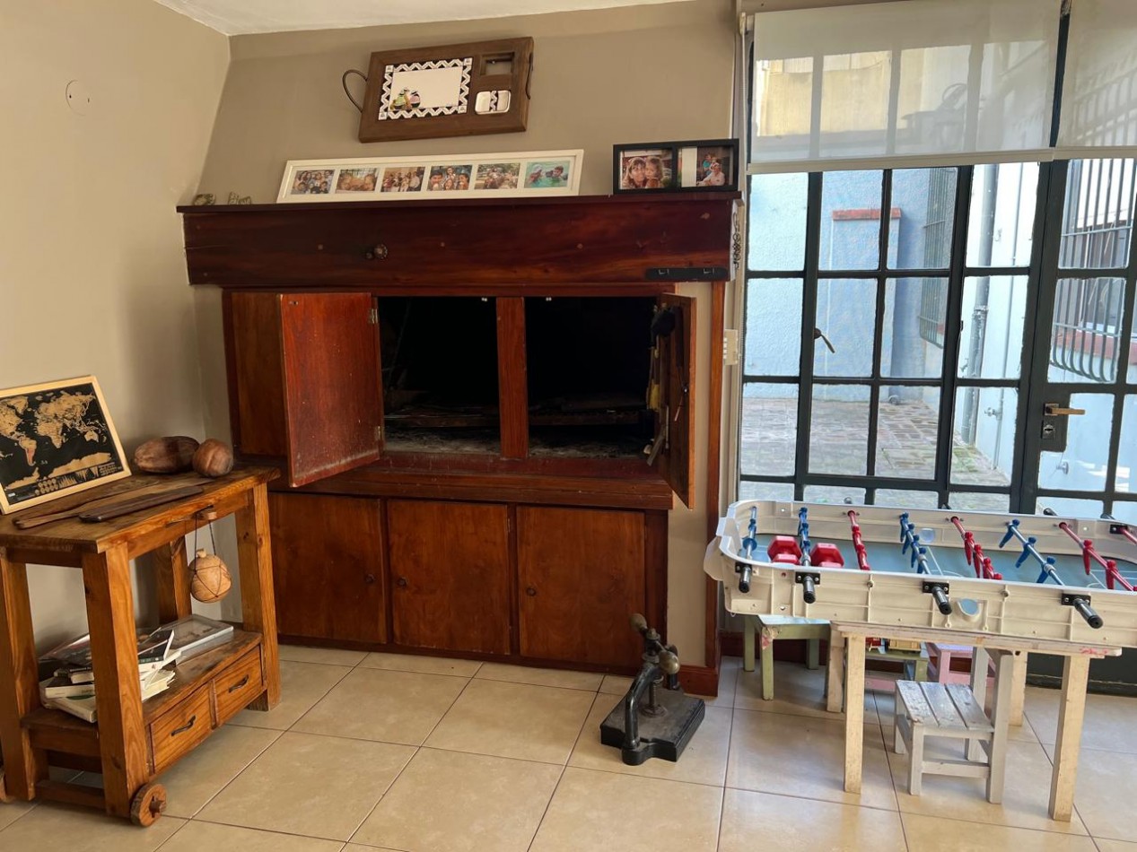 VENDO CASA COLONIAL DE 4 DORM. C/PILETA. VENADO TUERTO.