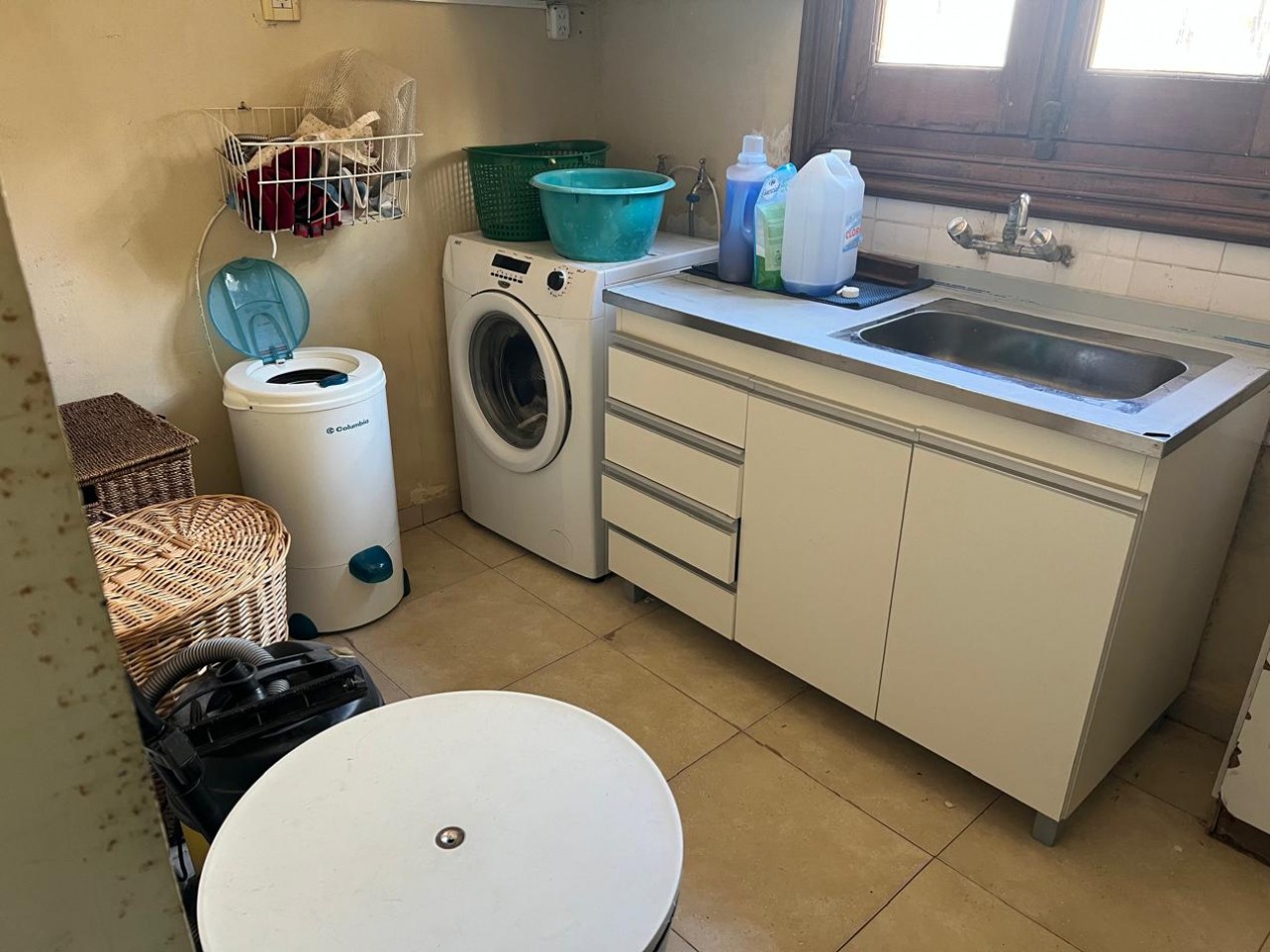 VENDO CASA COLONIAL DE 4 DORM. C/PILETA. VENADO TUERTO.