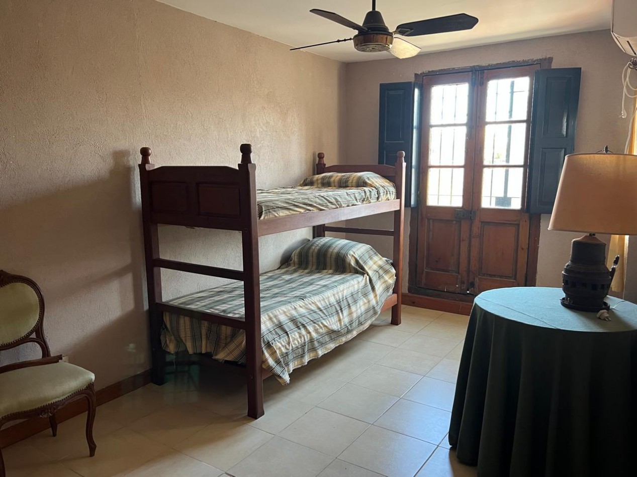 VENDO CASA COLONIAL DE 4 DORM. C/PILETA. VENADO TUERTO.
