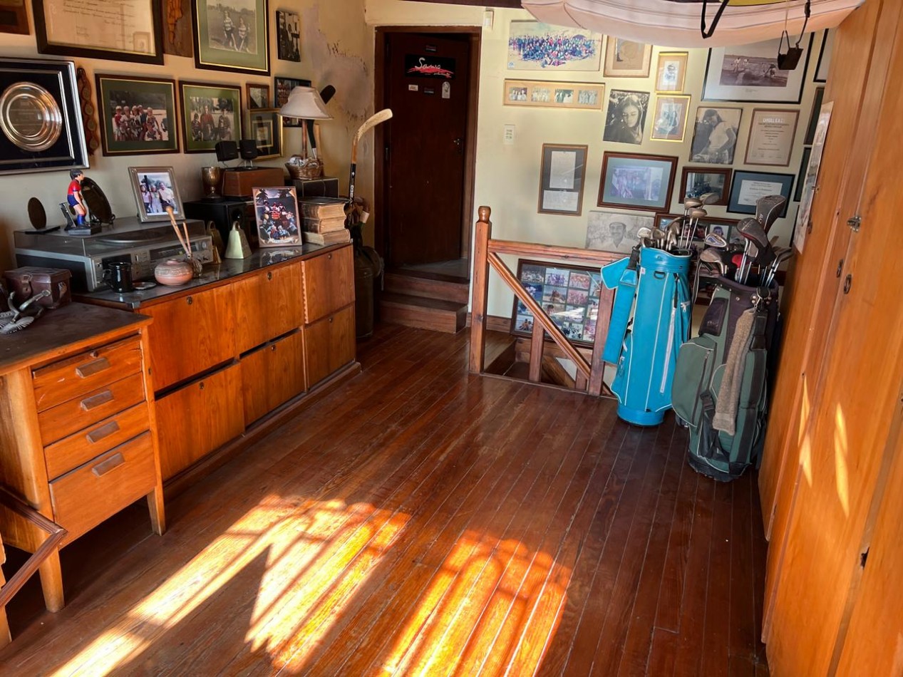 VENDO CASA COLONIAL DE 4 DORM. C/PILETA. VENADO TUERTO.