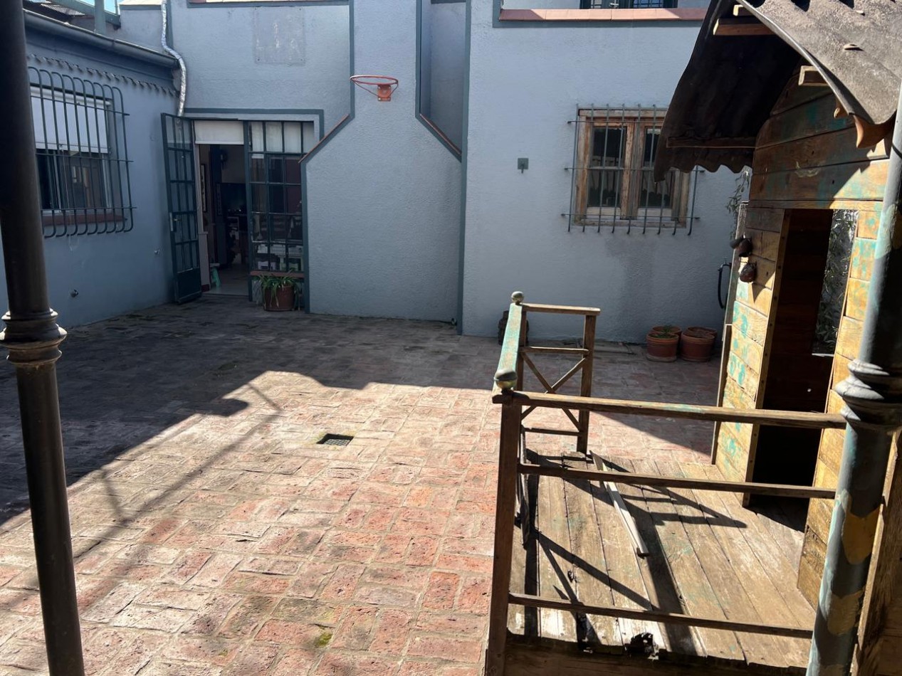 VENDO CASA COLONIAL DE 4 DORM. C/PILETA. VENADO TUERTO.