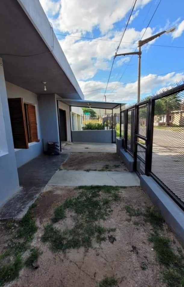 CASA EN VENTA 4 DORM.B LOS GIGANTES. C/ESCRITURA!