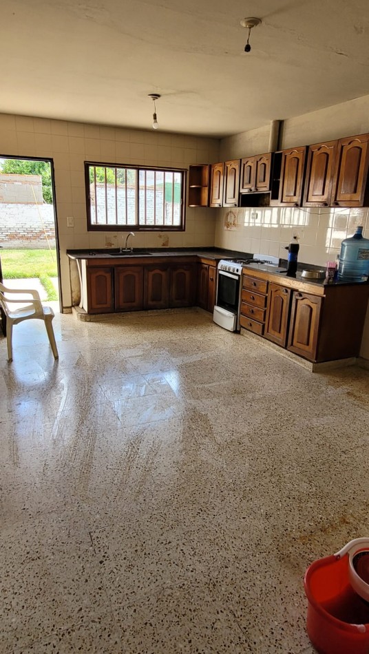 CASA EN VENTA 4 DORM.B LOS GIGANTES. C/ESCRITURA!