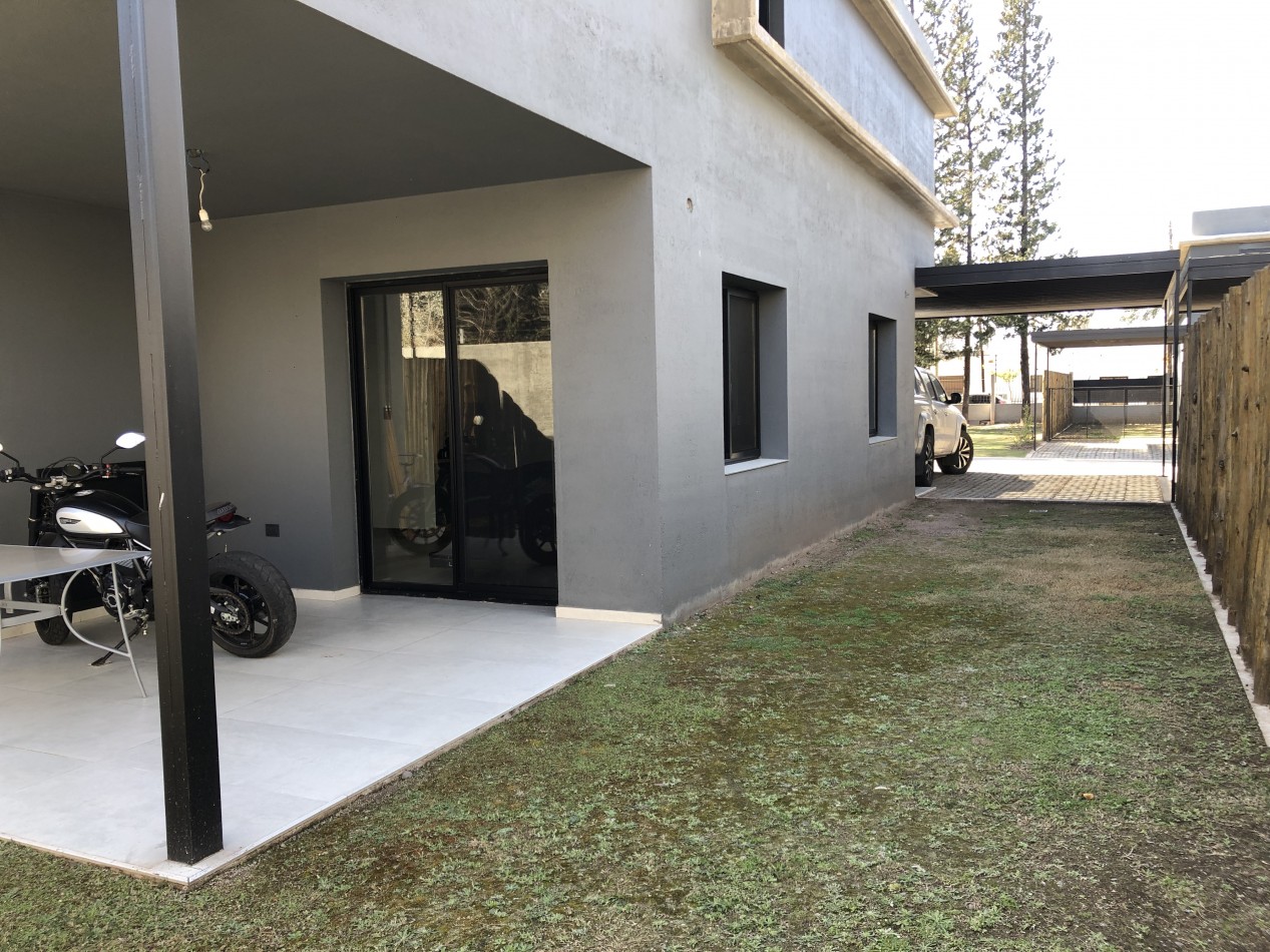 VENDO DUPLEX 3 DORMITORIOS EQUIPADO EN HOUSING VISBY. B° LA SALLE