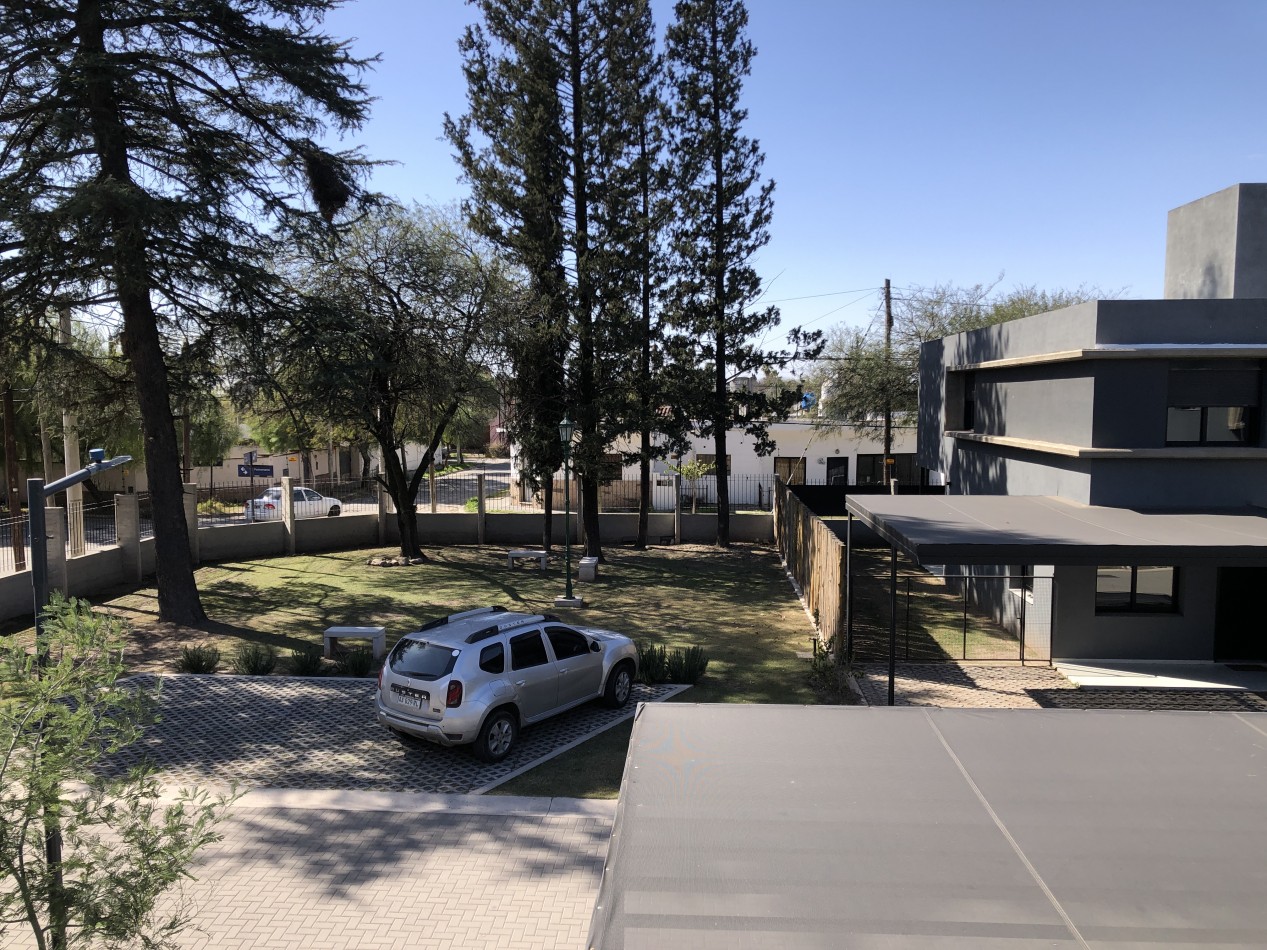 VENDO DUPLEX 3 DORMITORIOS EQUIPADO EN HOUSING VISBY. B° LA SALLE