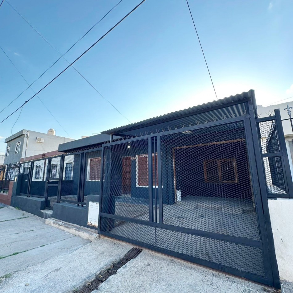 CASA EN VENTA 4 DORM.B LOS GIGANTES. C/ESCRITURA!