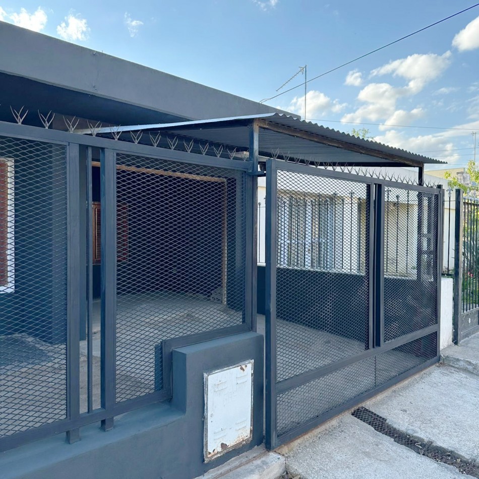 CASA EN VENTA 4 DORM.B LOS GIGANTES. C/ESCRITURA!