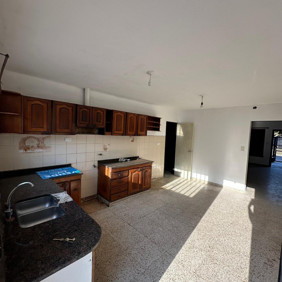 CASA EN VENTA 4 DORM.B LOS GIGANTES. C/ESCRITURA!