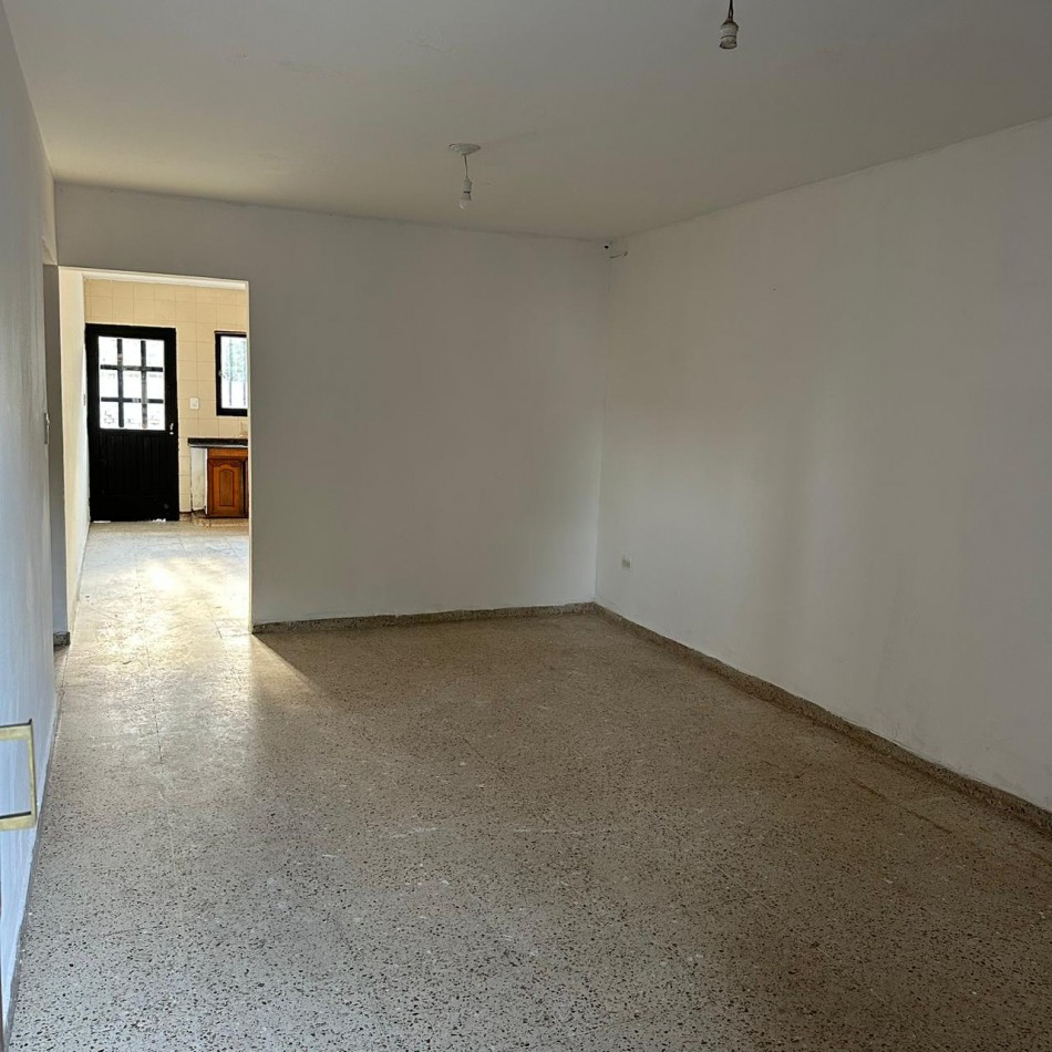 CASA EN VENTA 4 DORM.B LOS GIGANTES. C/ESCRITURA!