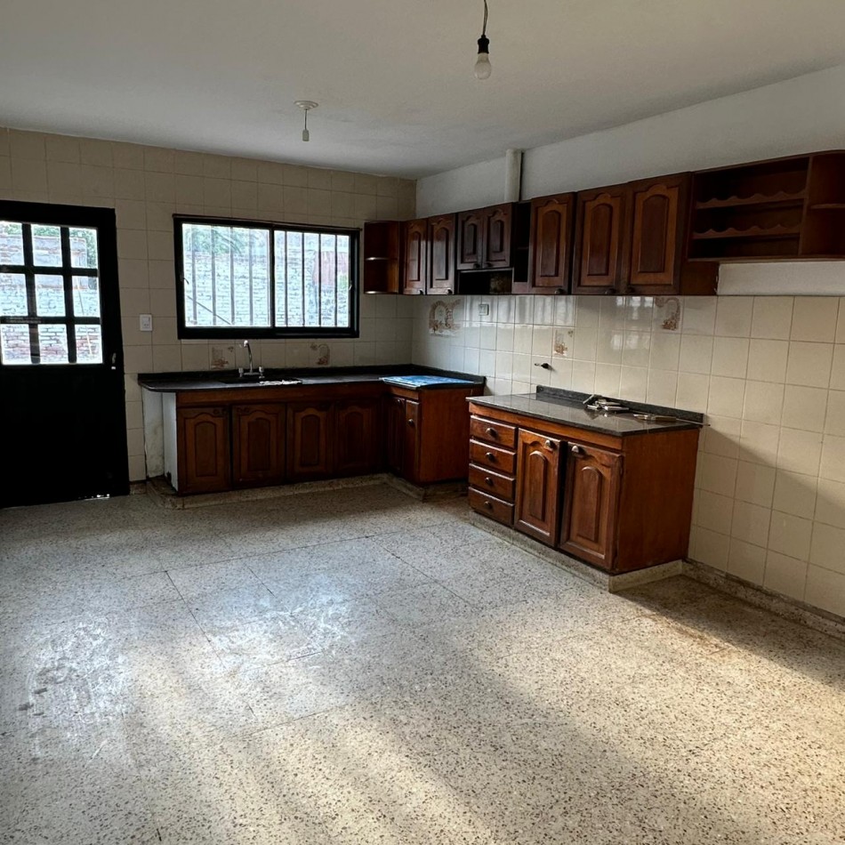 CASA EN VENTA 4 DORM.B LOS GIGANTES. C/ESCRITURA!