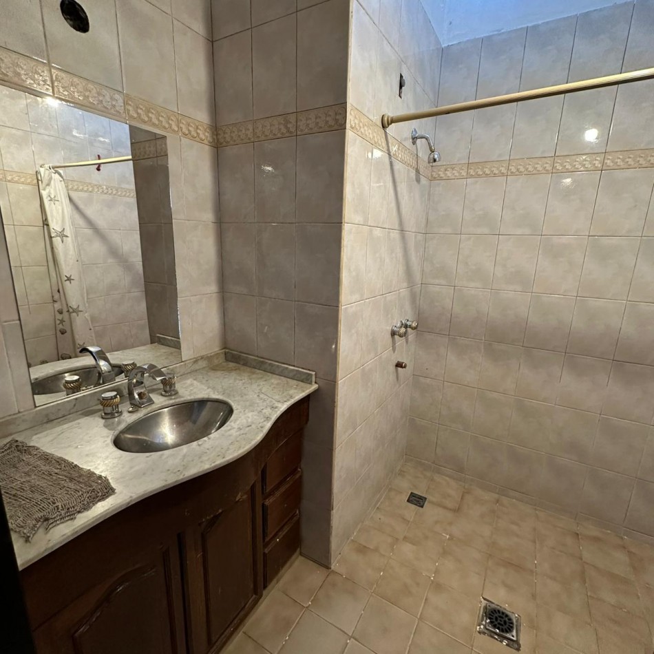 CASA EN VENTA 4 DORM.B LOS GIGANTES. C/ESCRITURA!