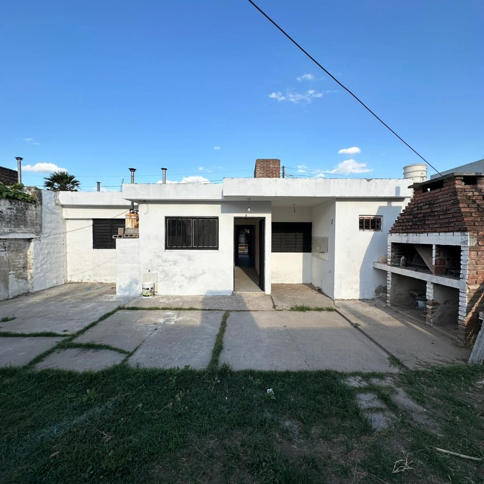 CASA EN VENTA 4 DORM.B LOS GIGANTES. C/ESCRITURA!