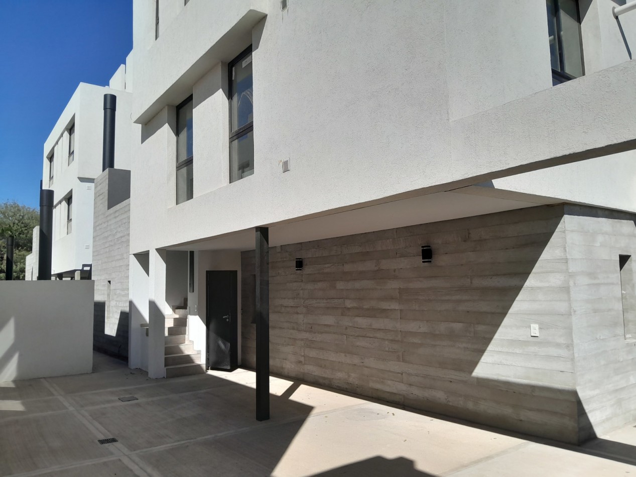 VENDO DEPARTAMENTO 2 DORM. HOUSING DISTRITO VEINTE B° NUEVO POETA LUGONES. PROXIMO A ESCRITURAR!!!