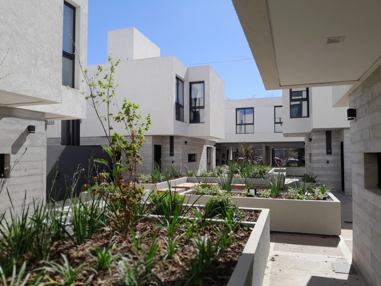 VENDO DEPARTAMENTO 2 DORM. HOUSING DISTRITO VEINTE B° NUEVO POETA LUGONES. PROXIMO A ESCRITURAR!!!