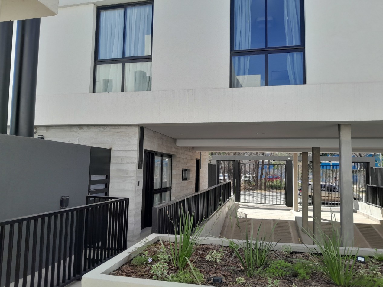 VENDO DEPARTAMENTO 2 DORM. HOUSING DISTRITO VEINTE B° NUEVO POETA LUGONES. PROXIMO A ESCRITURAR!!!