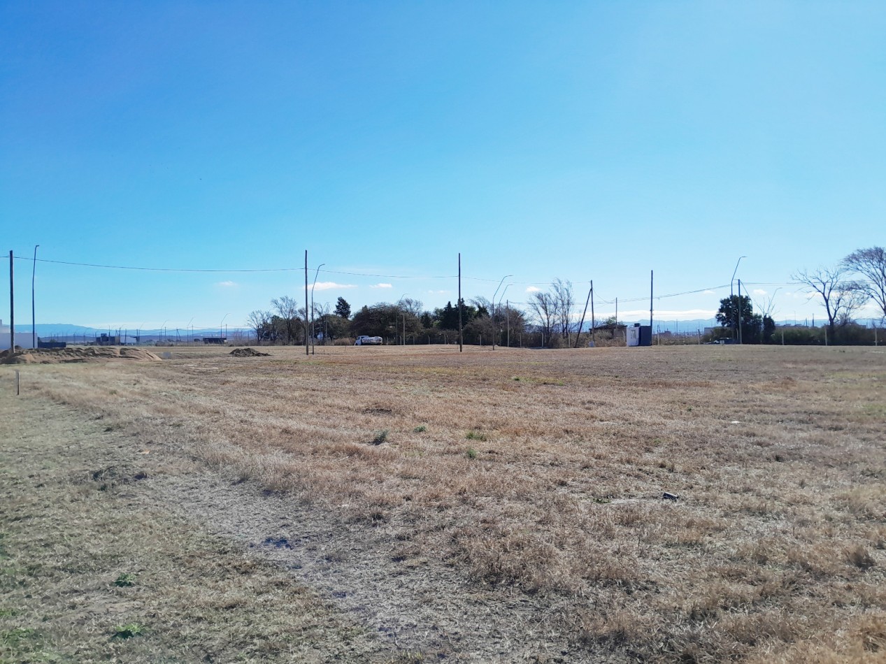 Vendo lote de 250 m² en Cuestas de Manantiales - Apto Duplex