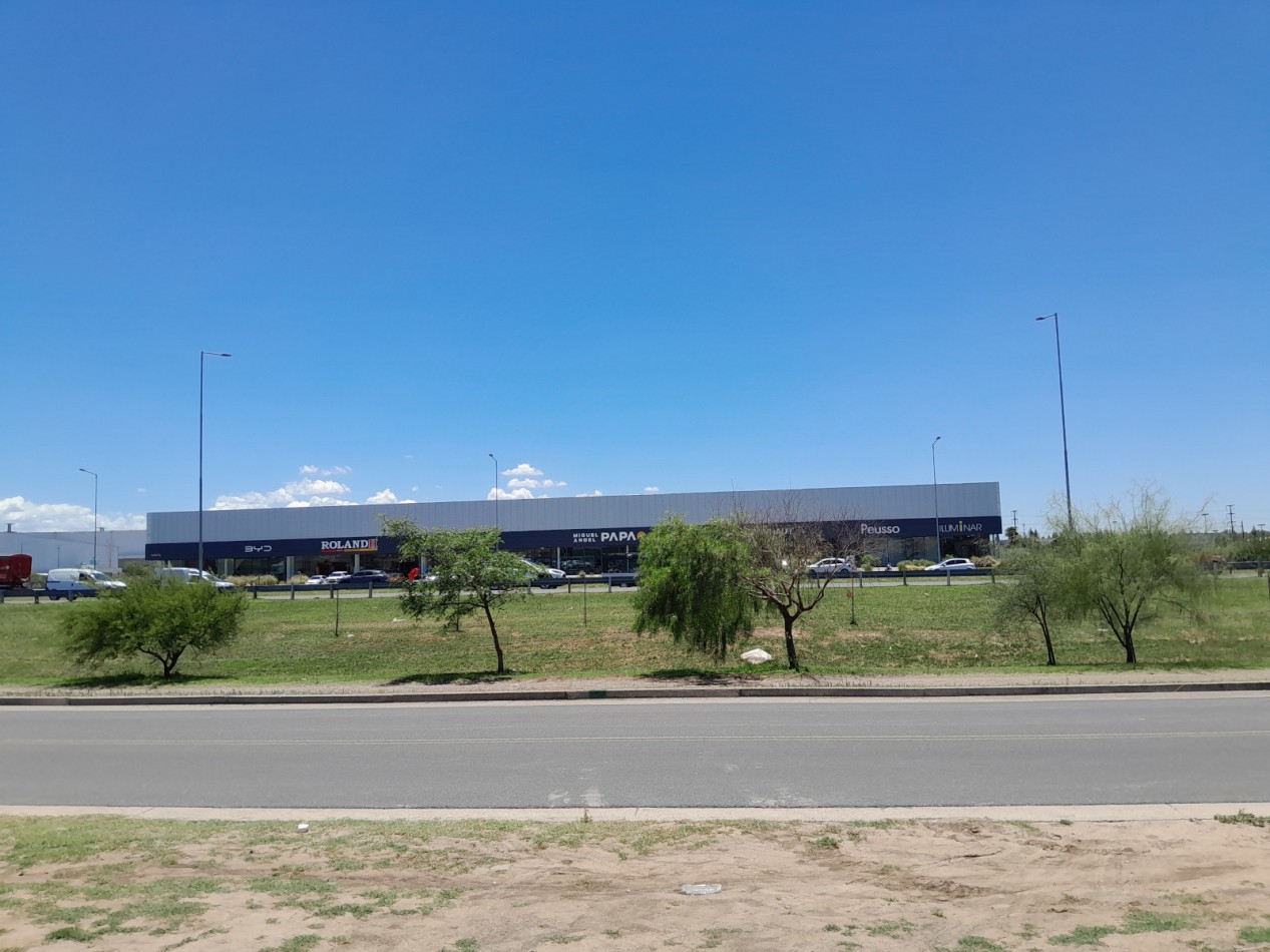 ALQUILO LOCALES COMERCIALES A ESTRENAR SOBRE AV. CIRCUNVALACION NORTE