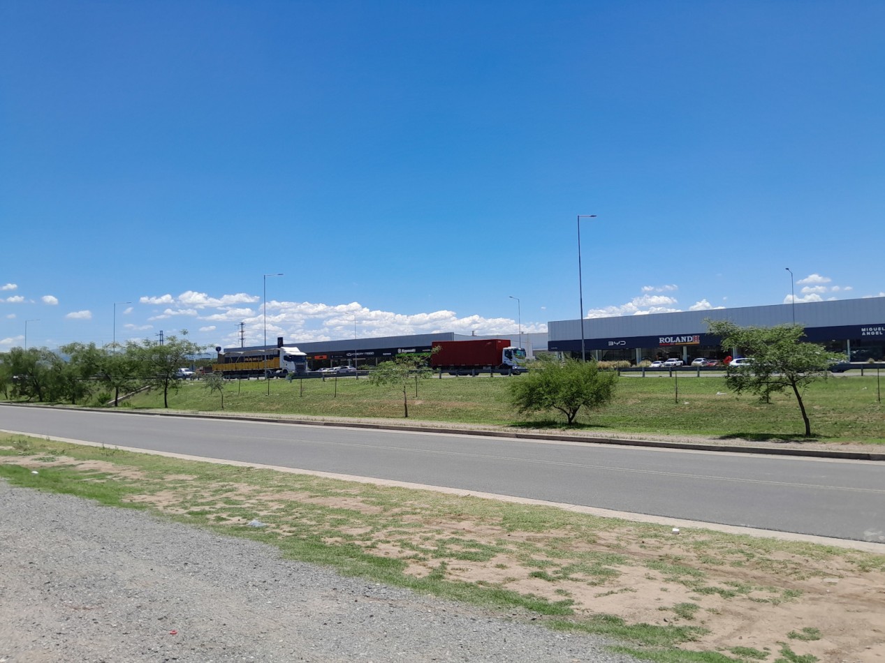 ALQUILO LOCALES COMERCIALES A ESTRENAR SOBRE AV. CIRCUNVALACION NORTE