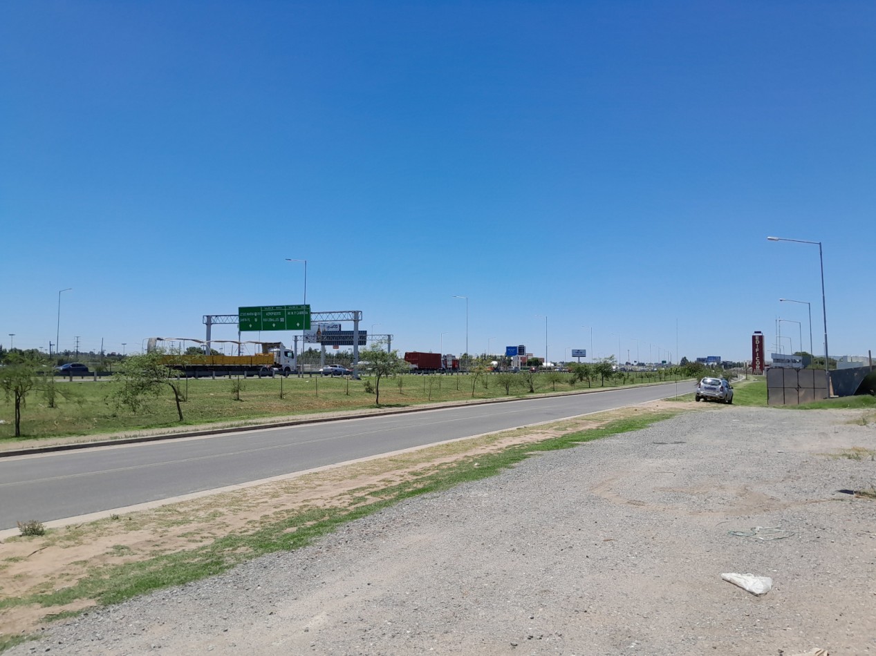 ALQUILO LOCALES COMERCIALES A ESTRENAR SOBRE AV. CIRCUNVALACION NORTE