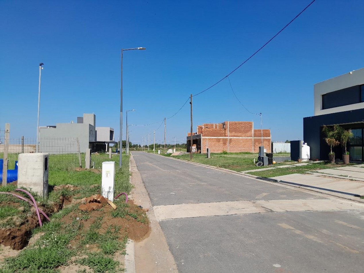 Vendo lote de 250 m² en Cuestas de Manantiales - Apto Duplex