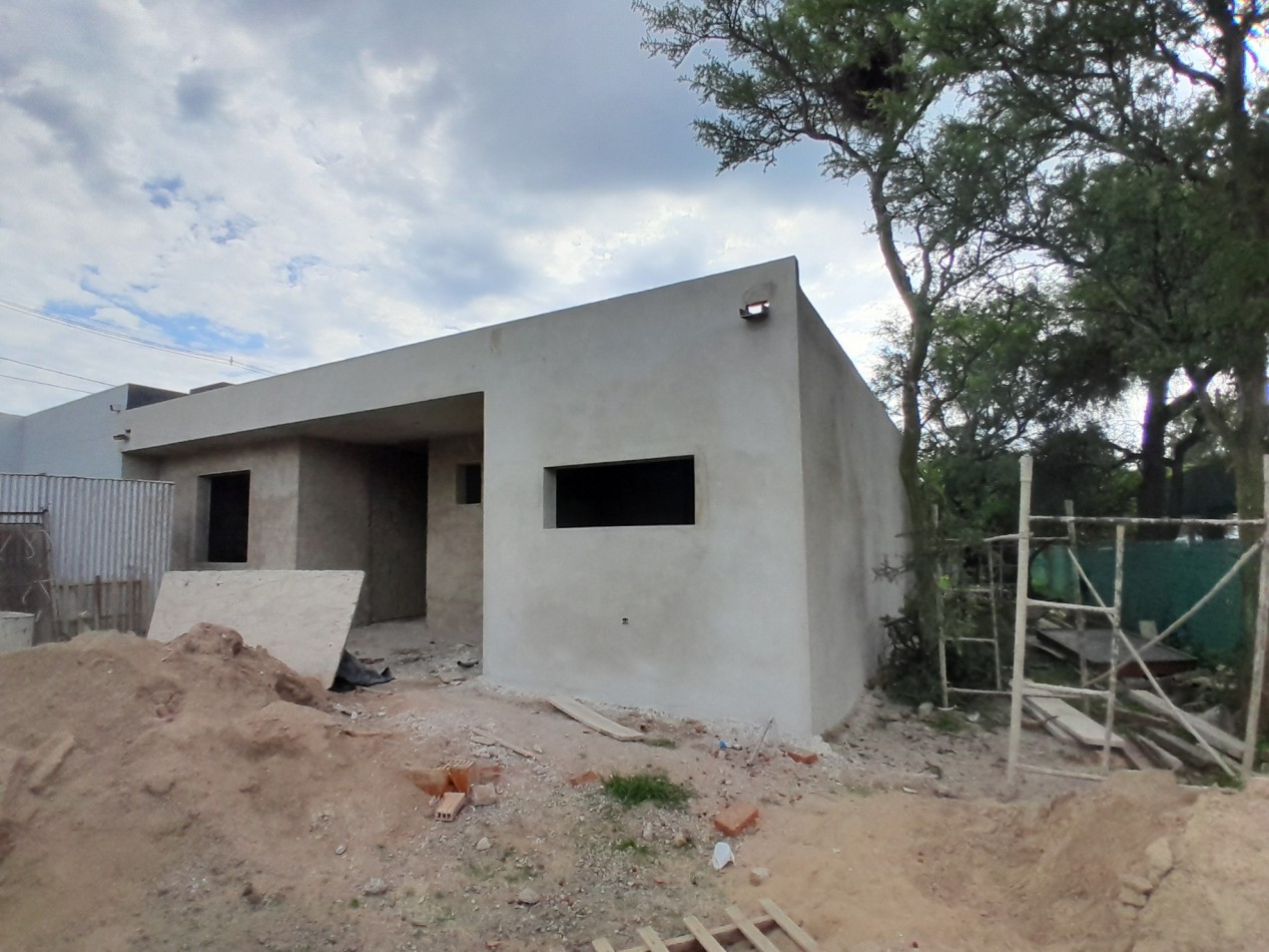 Casa 3 Dormitorios a Estrenar - Excelente Calidad - Escritura. Villa Catalina