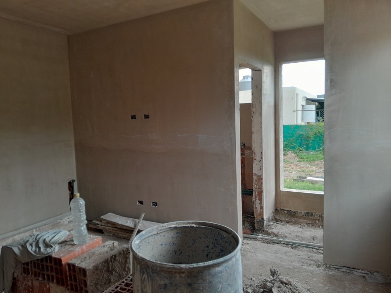 Casa 3 Dormitorios a Estrenar - Excelente Calidad - Escritura. Villa Catalina