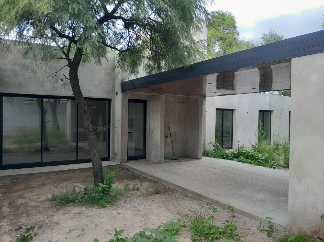 Casa 3 Dormitorios a Estrenar - Excelente Calidad - Villa Catalina