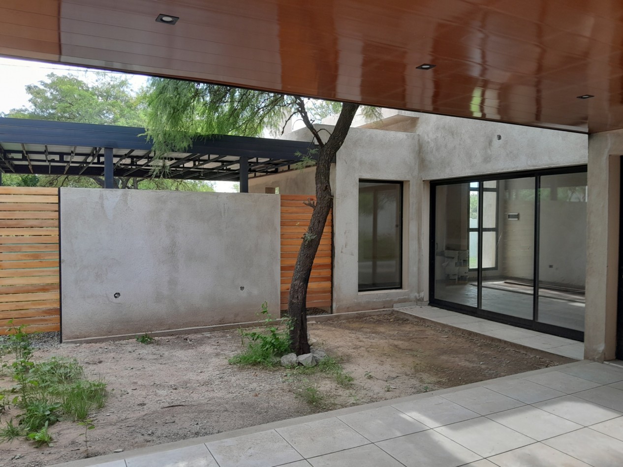 Casa 3 Dormitorios a Estrenar - Excelente Calidad - Villa Catalina