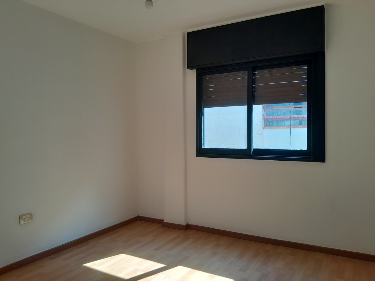 VENDO DEPARTAMENTO 2 DORM. + COCHERA RECICLADO. B° SAN MARTIN