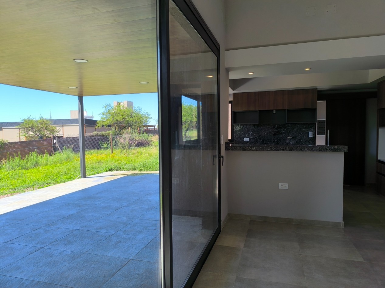 VENDO CASA 3 DORMITORIOS A ESTRENAR - BELA VISTA