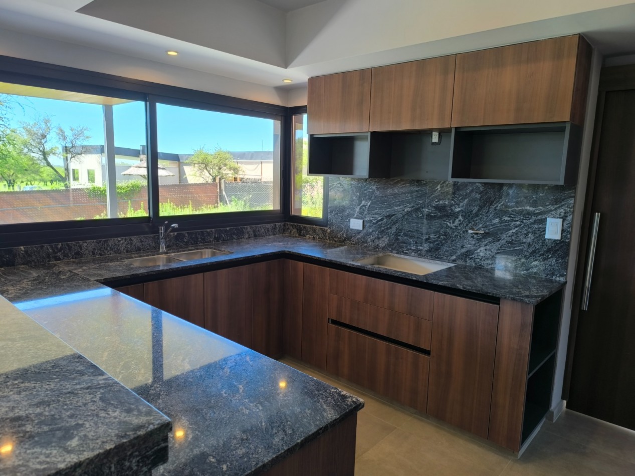 VENDO CASA 3 DORMITORIOS A ESTRENAR - BELA VISTA