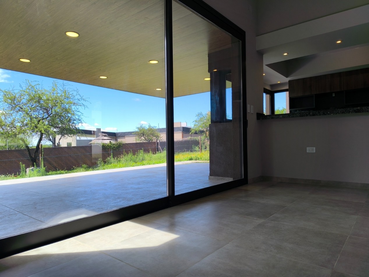 VENDO CASA 3 DORMITORIOS A ESTRENAR - BELA VISTA