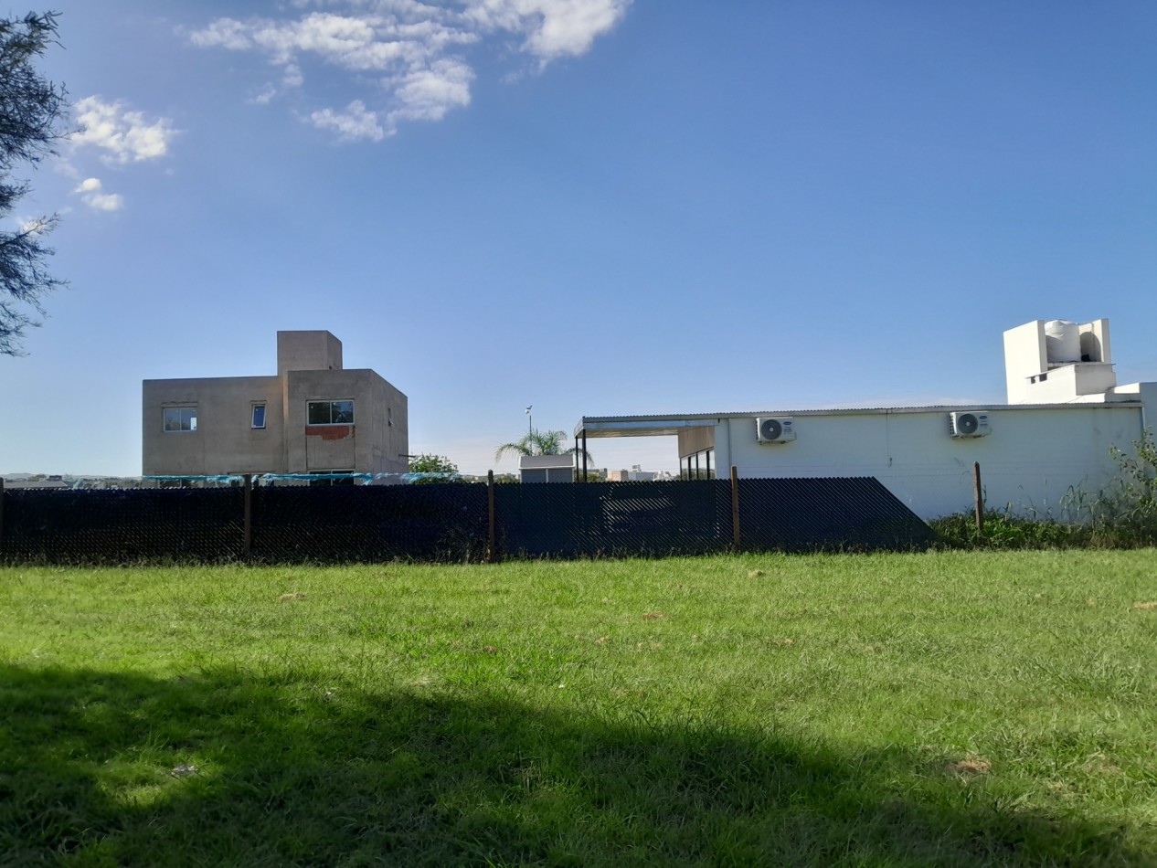 VENDO LOTE 700 m² - BELA VISTA/VILLA CATALINA
