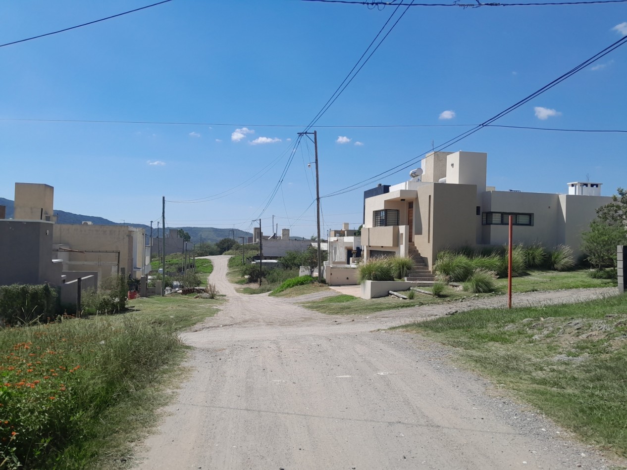 VENDO LOTE 300 M² - VILLA SAN NICOLAS - EXCELENTE VISTA A LAS SIERRAS