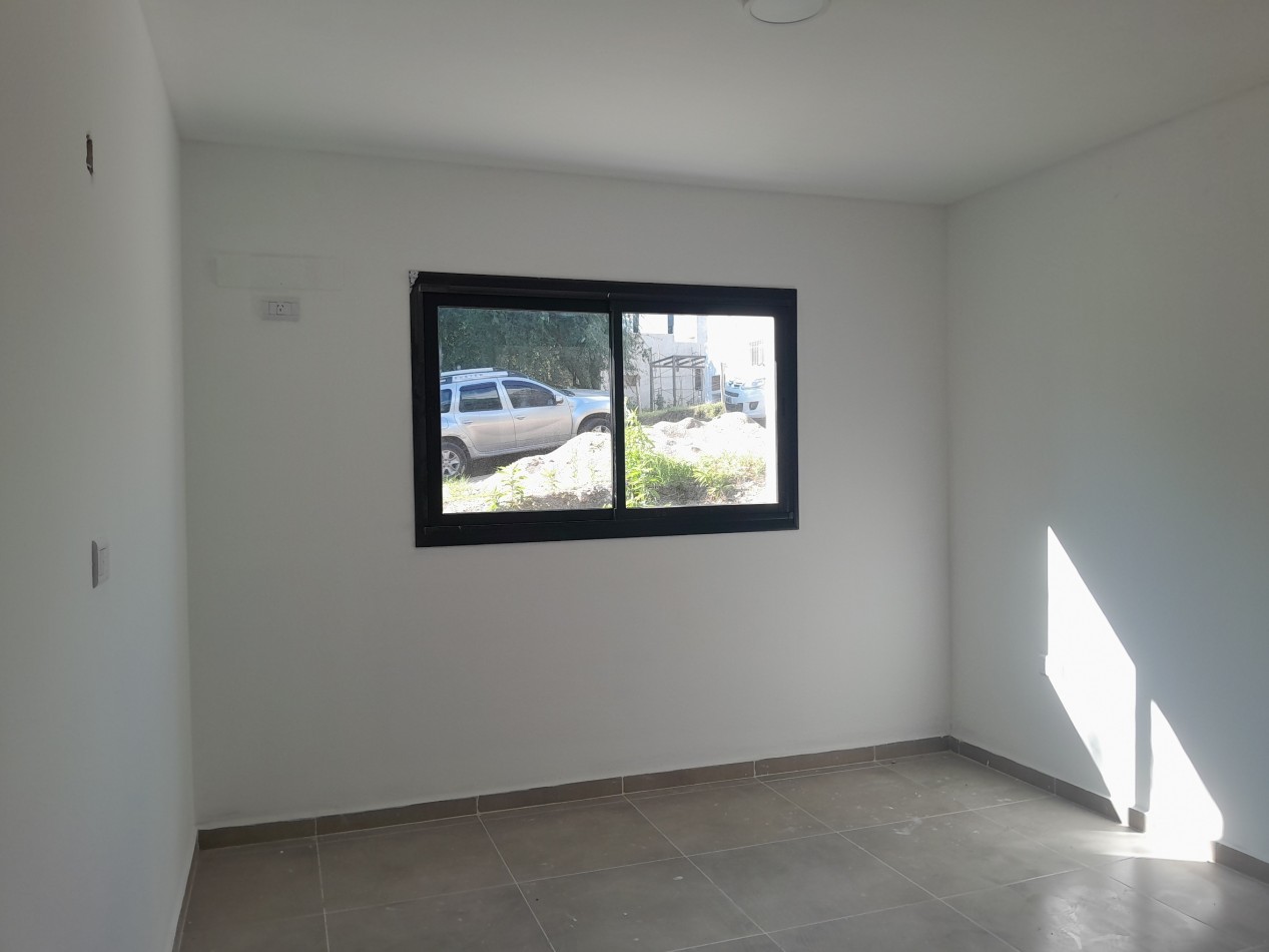 VENDO CASA 2 DORM. B° VILLA CATALINA. ETAPA ECO. A ESTRENAR.