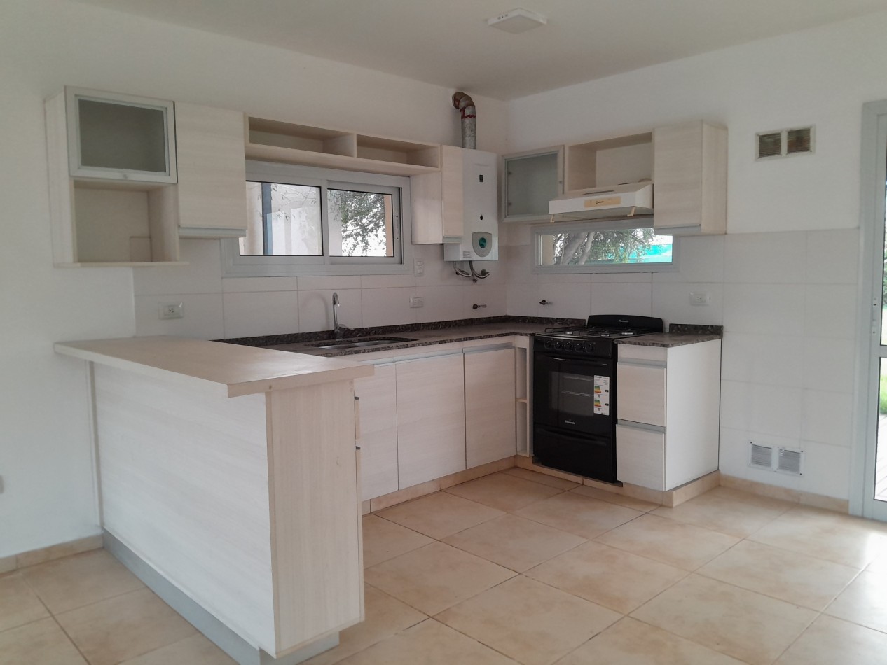 CASA DE 2 DORMITORIOS - VILLA CATALINA | 1a ETAPA | CON ESCRITURA