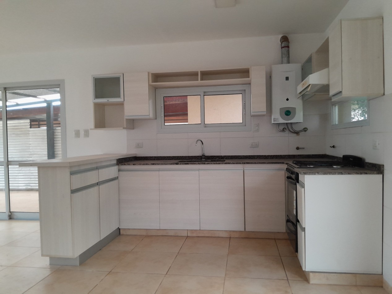 CASA DE 2 DORMITORIOS - VILLA CATALINA | 1a ETAPA | CON ESCRITURA