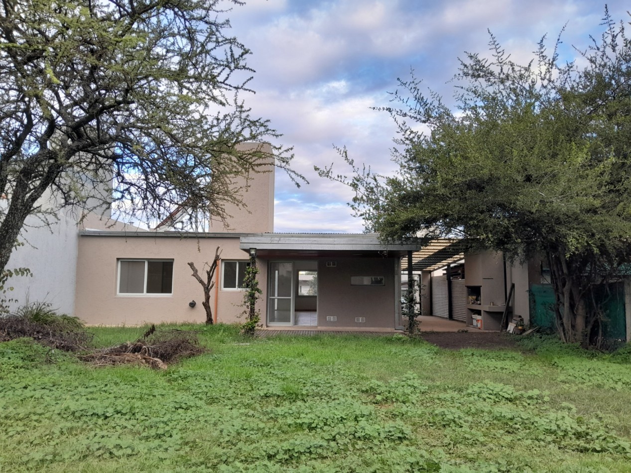 CASA DE 2 DORMITORIOS - VILLA CATALINA | 1a ETAPA | CON ESCRITURA