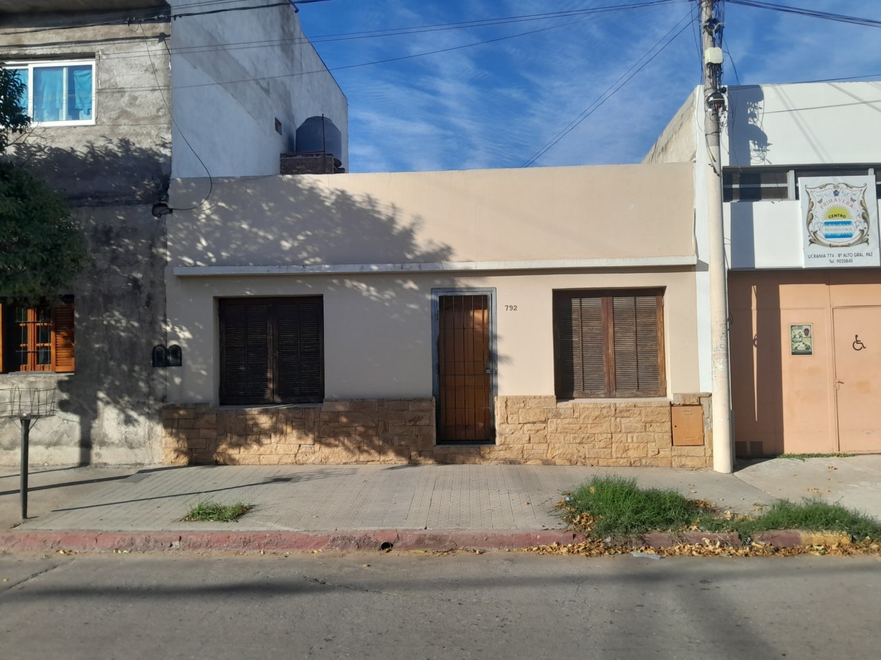 VENDO CASA 3 DORM. B° PUEYRREDON - ESCRITURA.