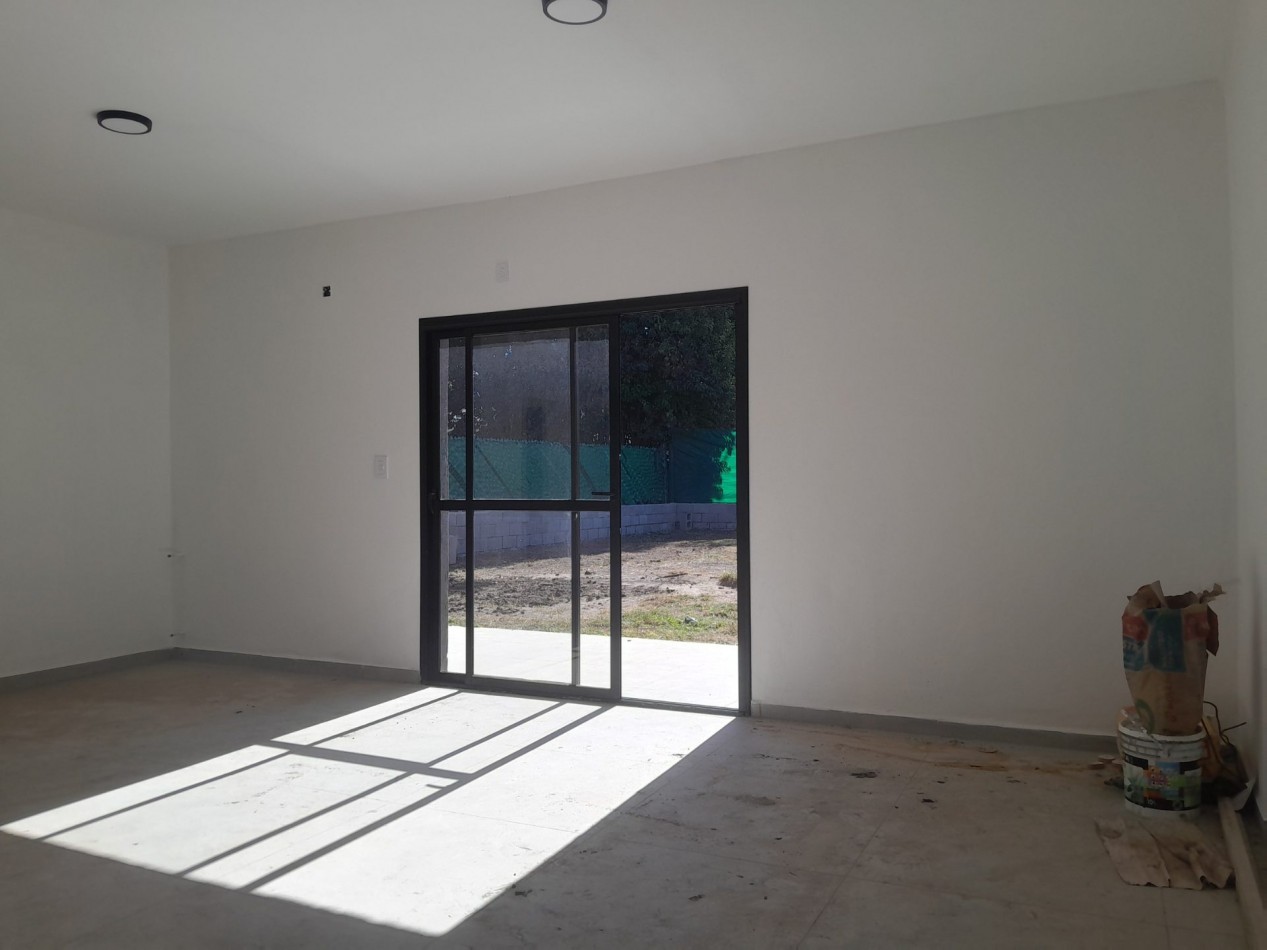VENDO CASA 2 DORM. A ESTRENAR B° VILLA CATALINA